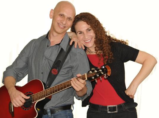 Larry and Mindy לארי ומינדי